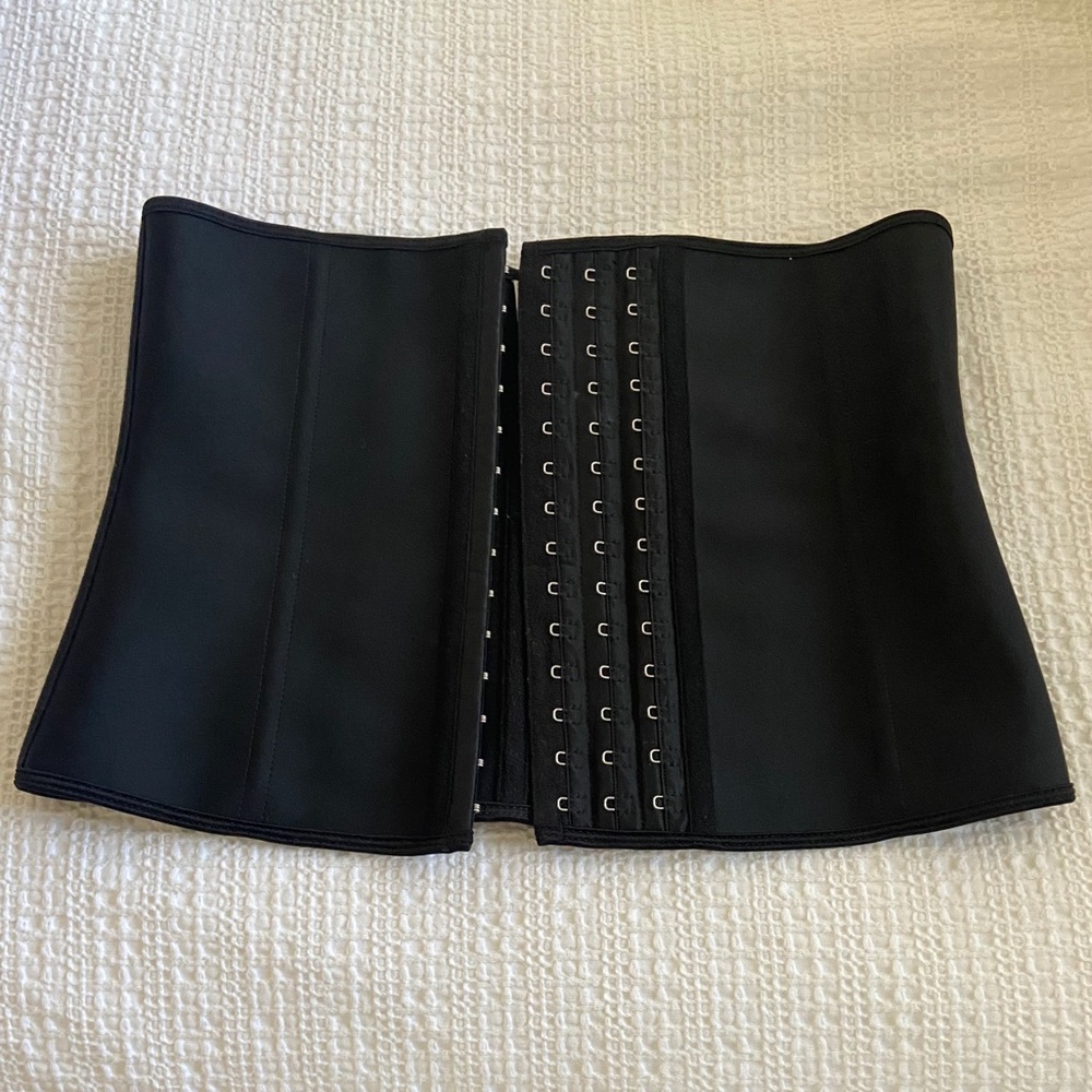 Black waist trainer
